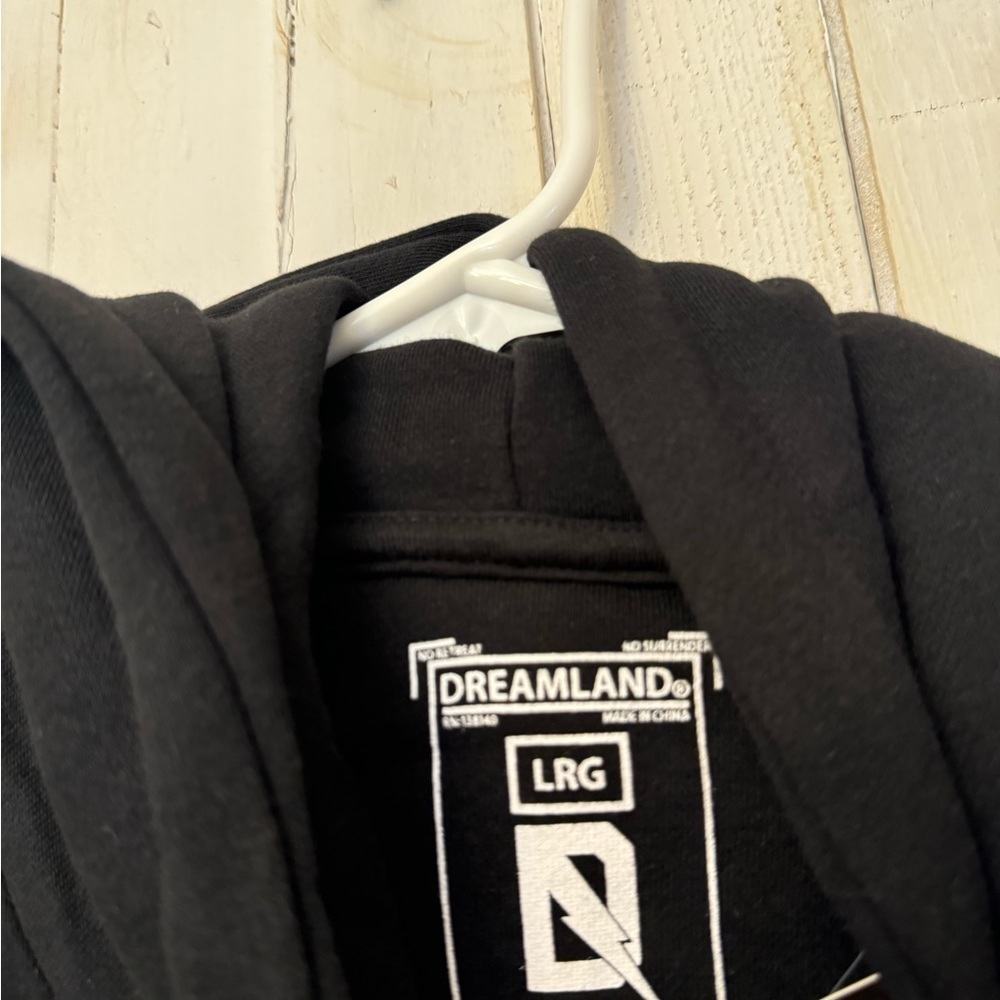 NWT 🔥🔥Dreamland Pullover Hoodie - Size Lrg - raised embroidered- Really Nice! - Picture 4 of 6